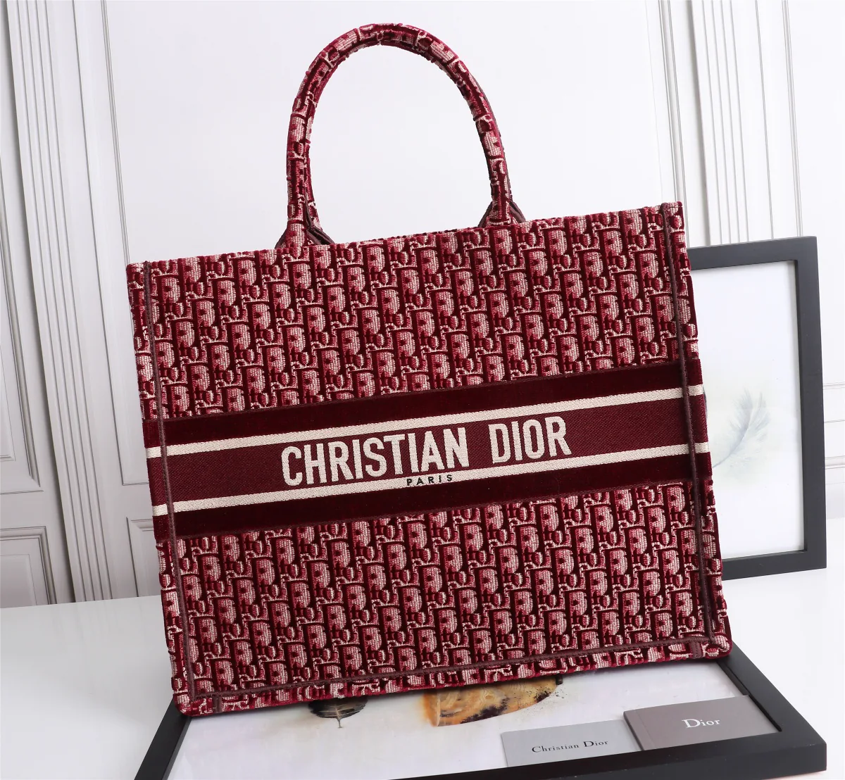 Replica Dior Book Tote – The Iconic Embroidered Tote Bag for Everyday Luxury thumbnail