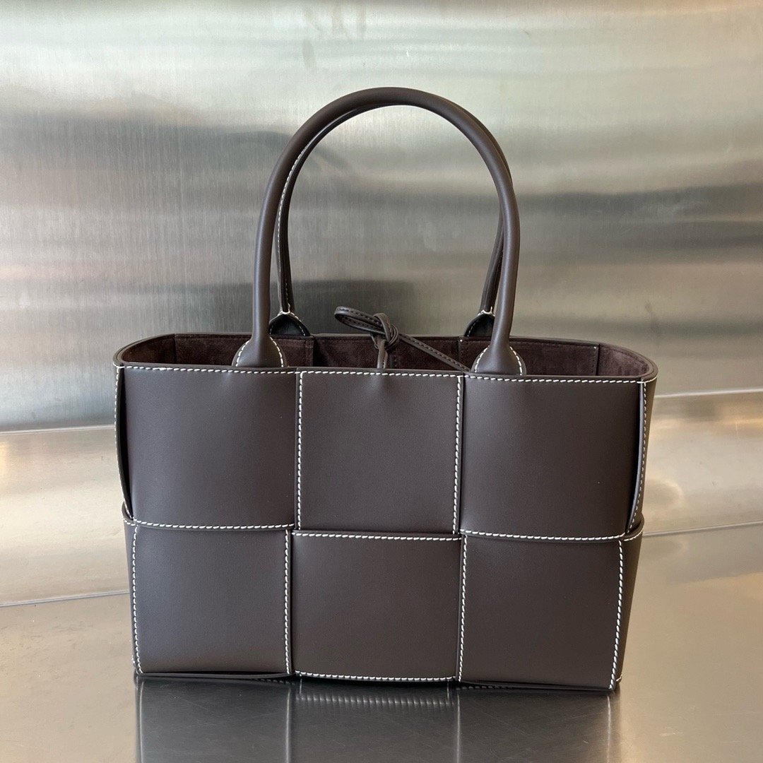 Replica Bottega Veneta Cassette Bag – The Padded Intrecciato Shoulder Bag thumbnail