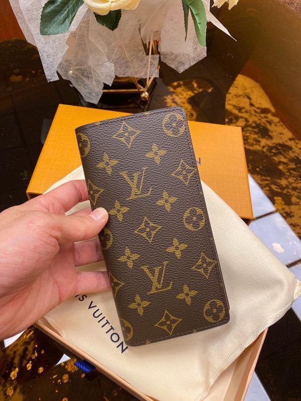 Replica Louis Vuitton Brazza Wallet – Iconic Long Bifold Design (Brand Unconfirmed) thumbnail