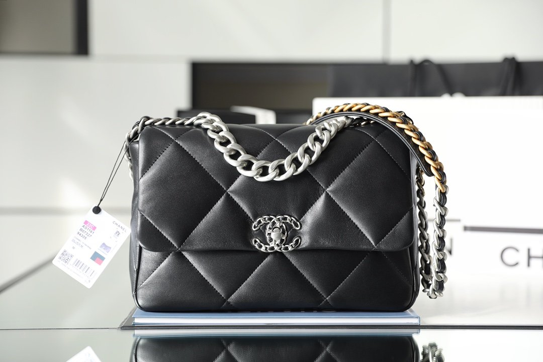 Replica Chanel 19 Flap Bag: Design, History, and Styling Guide thumbnail