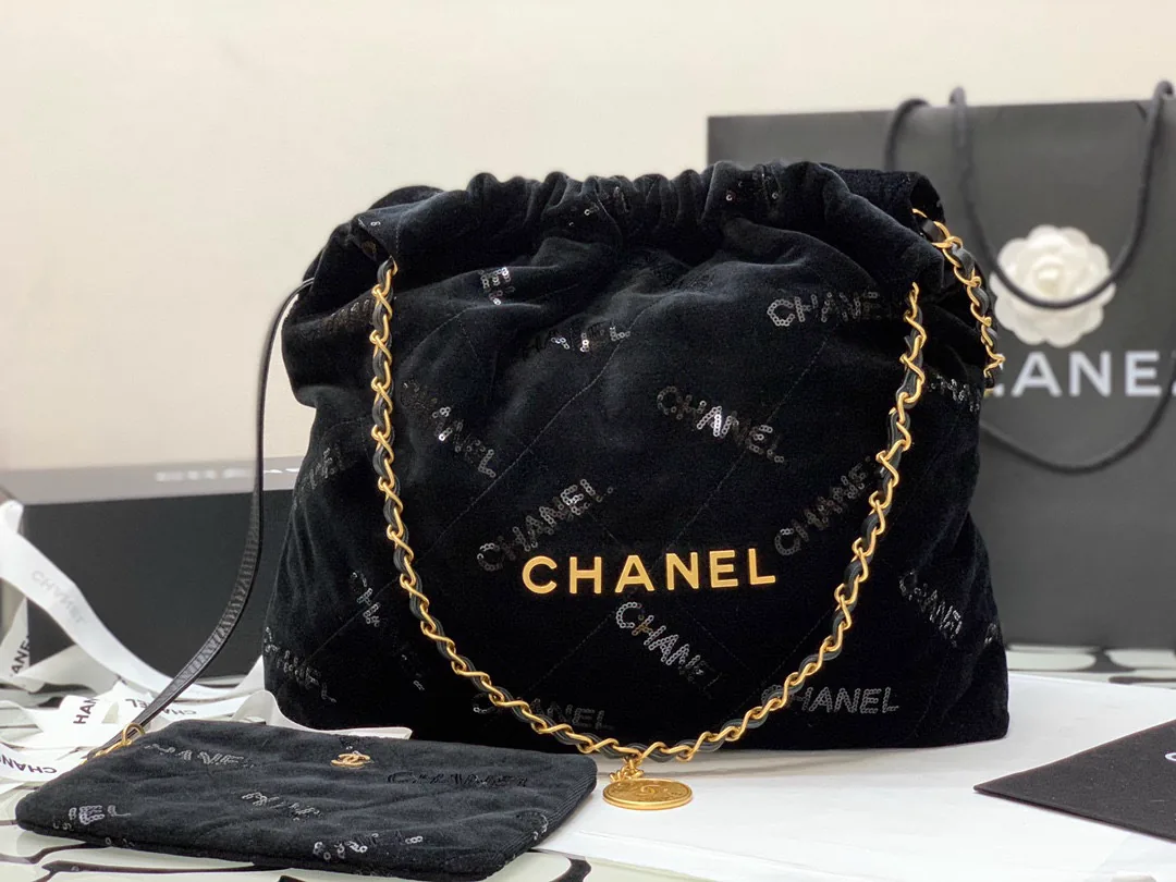 Replica CHANEL 22 Bag: Design, History, and Styling Guide thumbnail
