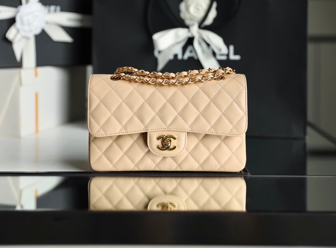 Replica Chanel Small Classic Flap Bag – A Detailed Guide to the Iconic 2.55-Inspired Design thumbnail