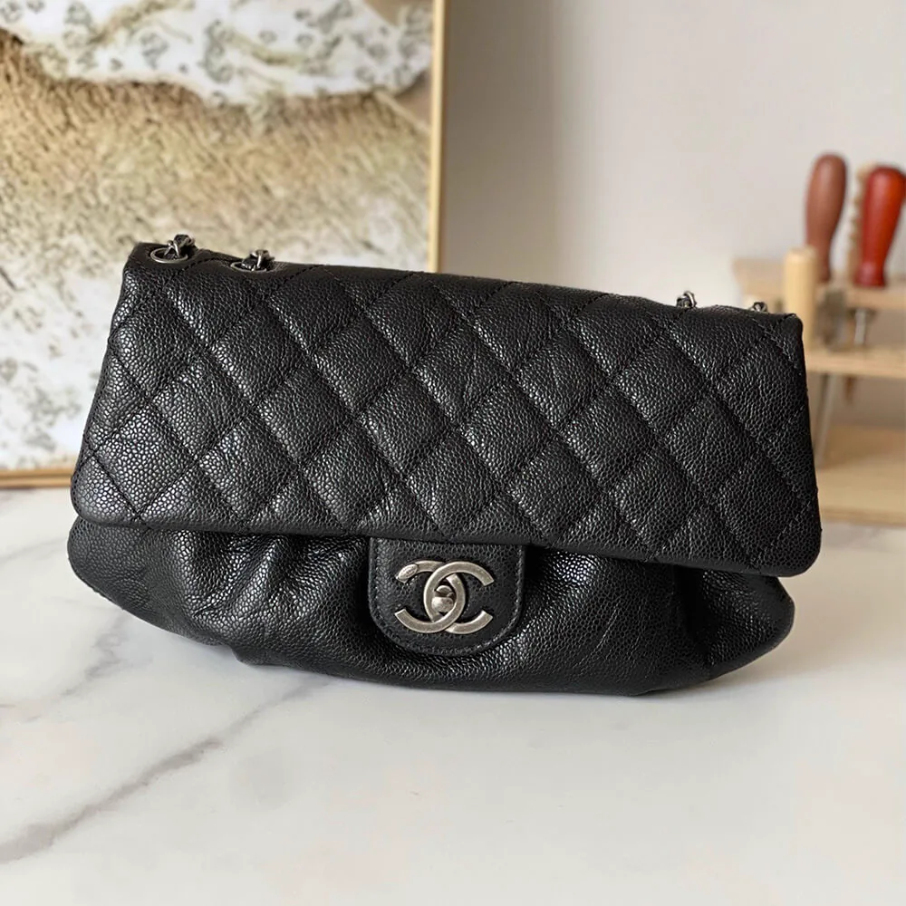 Replica Chanel Vintage Cloud Bag A2223 – Design, History & Styling Guide thumbnail