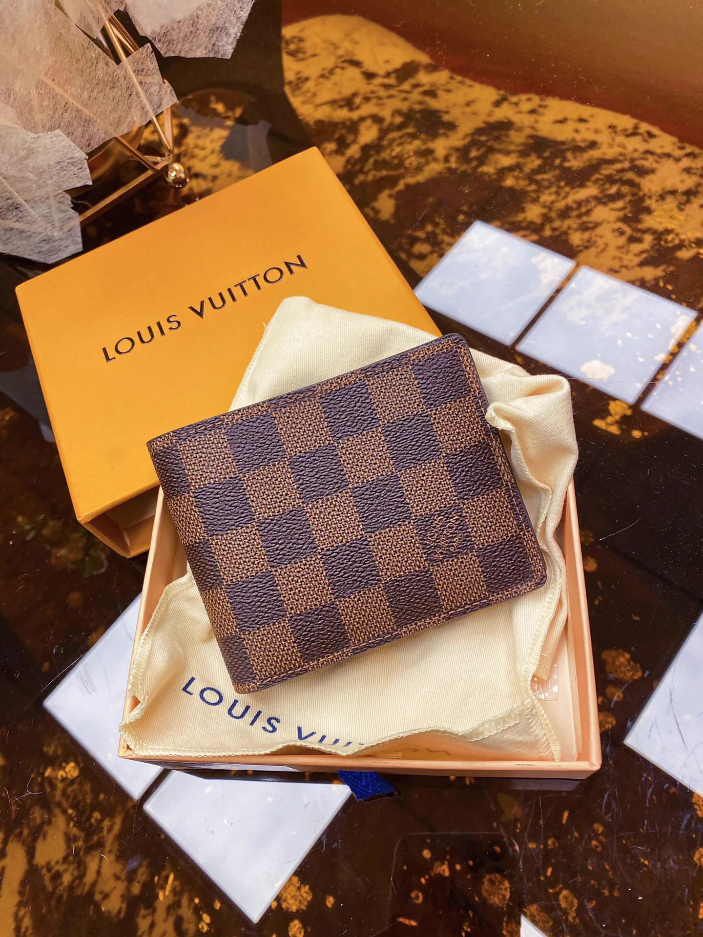 Replica Louis Vuitton Damier Graphite Canvas Wallet – Iconic LV Pattern in Grey thumbnail