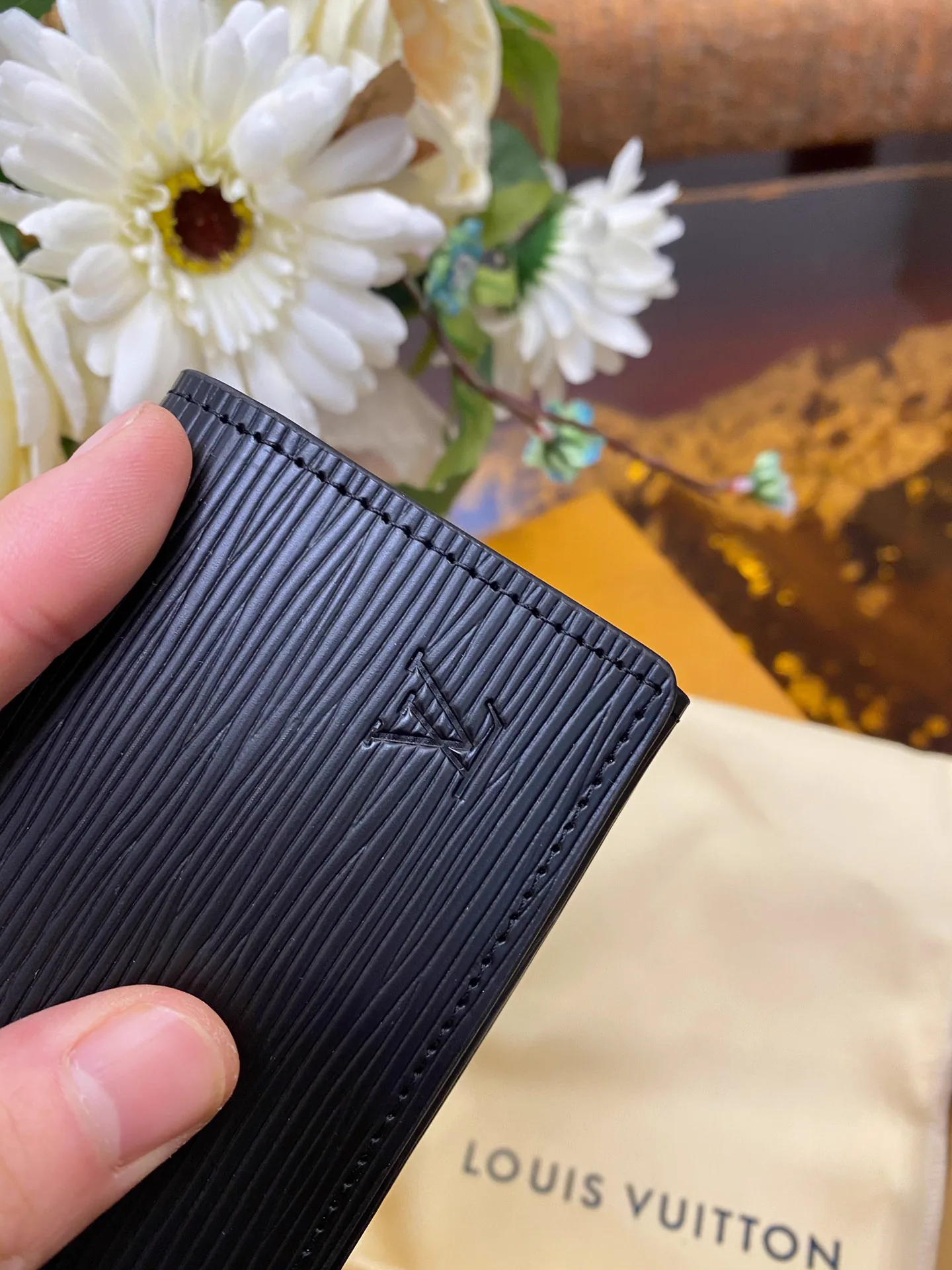 Reference image illustrating Replica Enveloppe Carte de Visite: A Detailed Guide to the LV-Inspired Card Holder