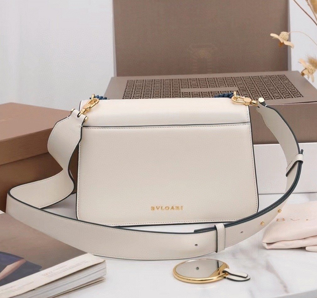 Reference image illustrating Replica Bvlgari Serpenti Forever Medium Crossbody Bag with Chain in White