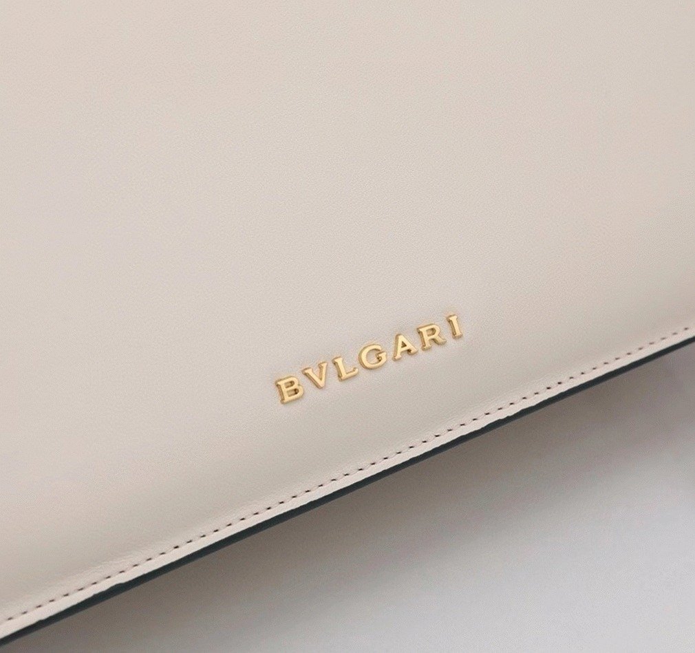 Reference image illustrating Replica Bvlgari Serpenti Forever Medium Crossbody Bag with Chain in White