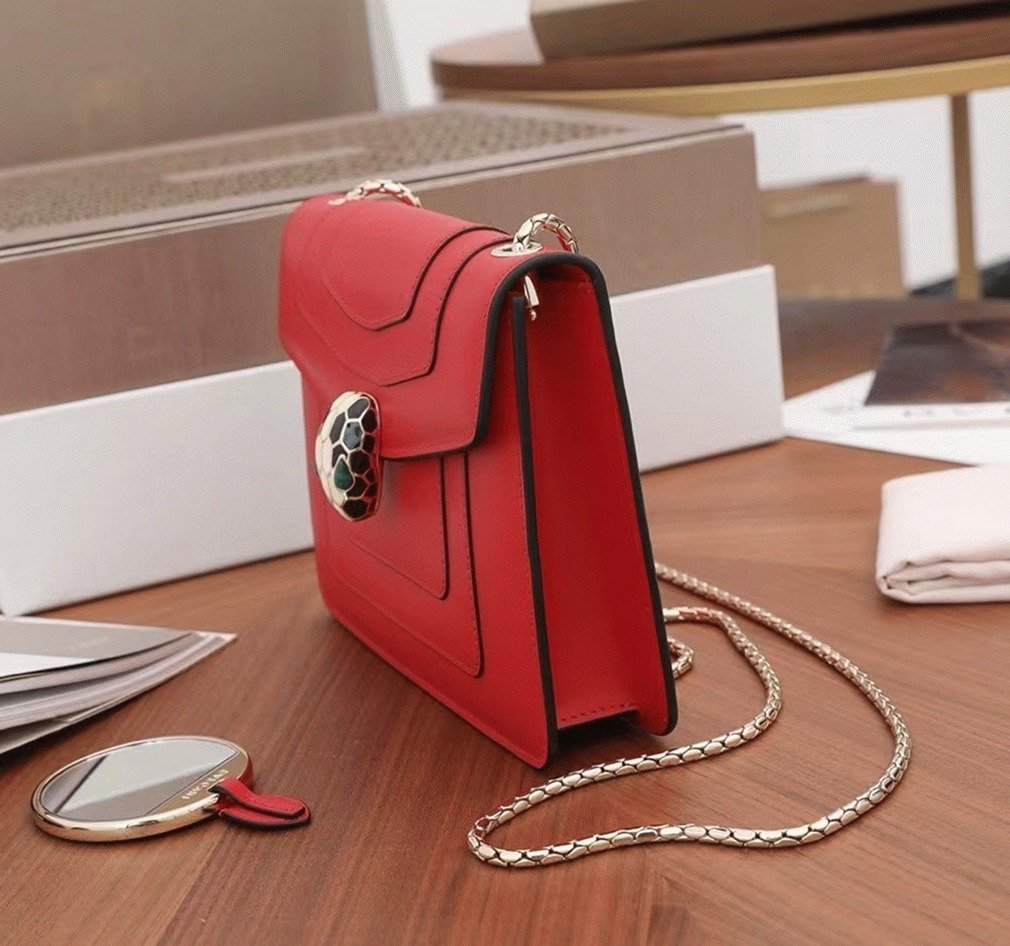 Replica Bvlgari Serpenti Forever Small Crossbody Bag Red Leather – Iconic Italian Design thumbnail