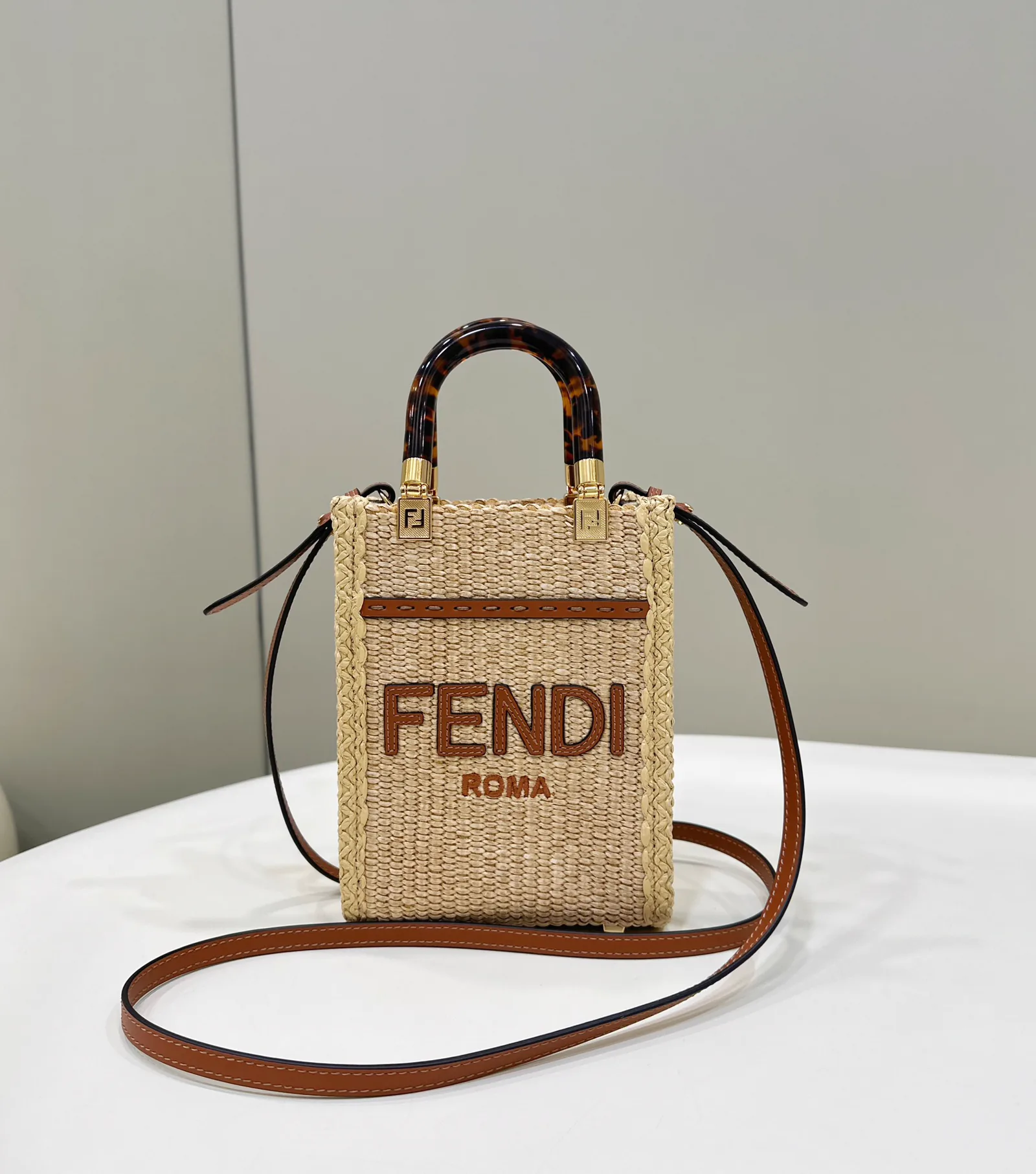 Replica Fendi New Look Mini Bag – Detailed Guide to Design, History & Styling thumbnail