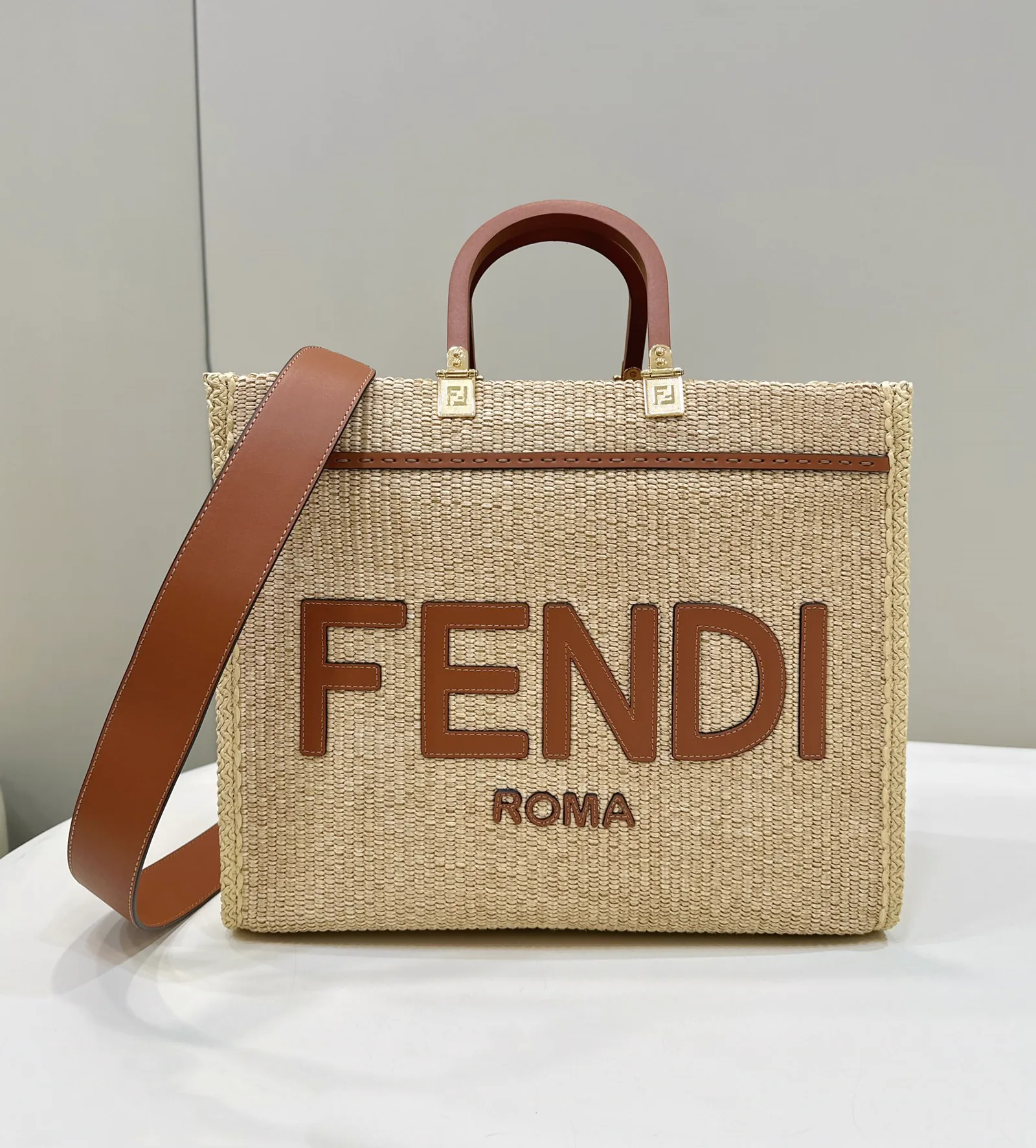 Replica Fendi Sunshine Tote – The Iconic Raffia and Leather Shopper thumbnail