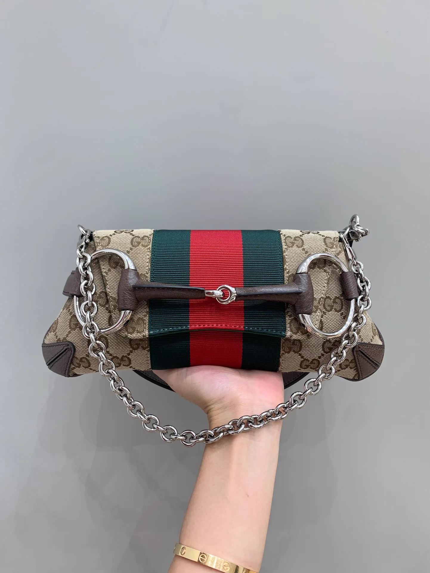 Replica Gucci Horsebit 1955 Mini Chain Bag: A Detailed Style Guide thumbnail
