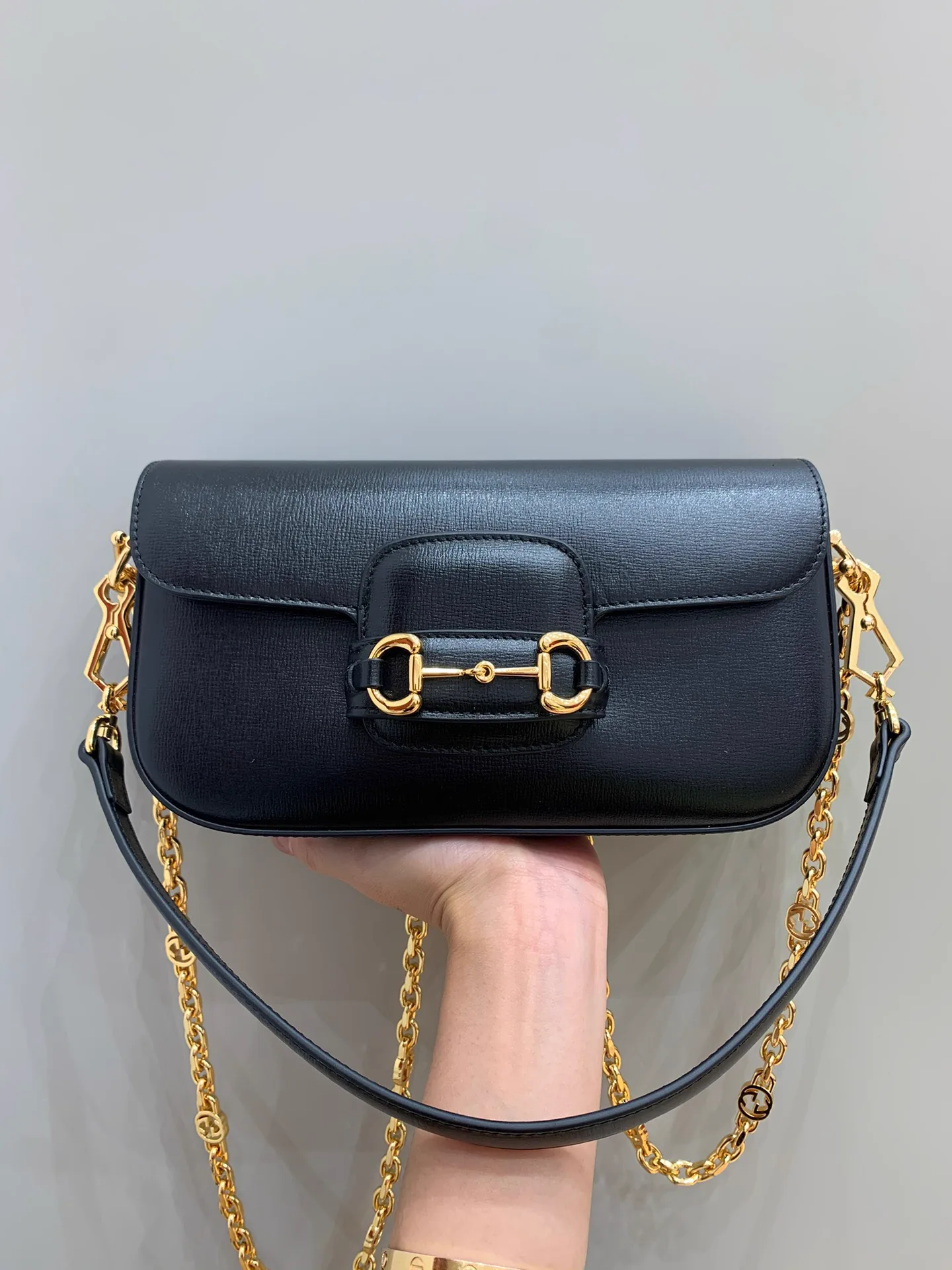 Replica Gucci Horsebit 1955 Small Shoulder Bag: A Detailed Style Guide thumbnail