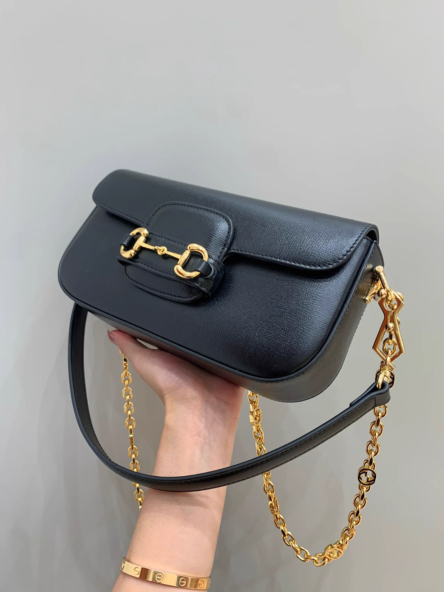 Reference image illustrating Replica Gucci Horsebit 1955 Small Shoulder Bag: A Detailed Style Guide