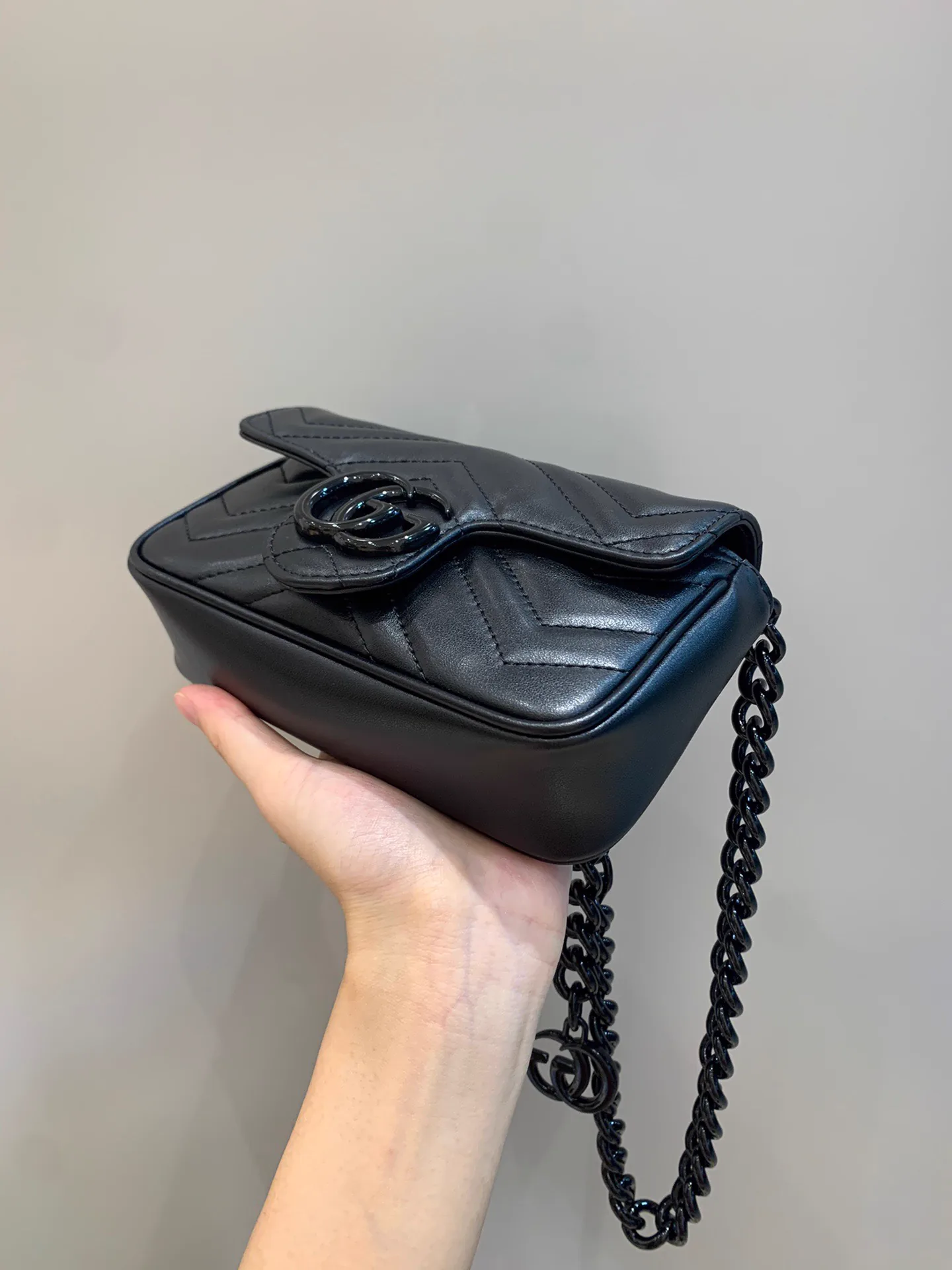 Reference image illustrating Replica Gucci Marmont Mini Shoulder Bag – Iconic GG Matelassé Design