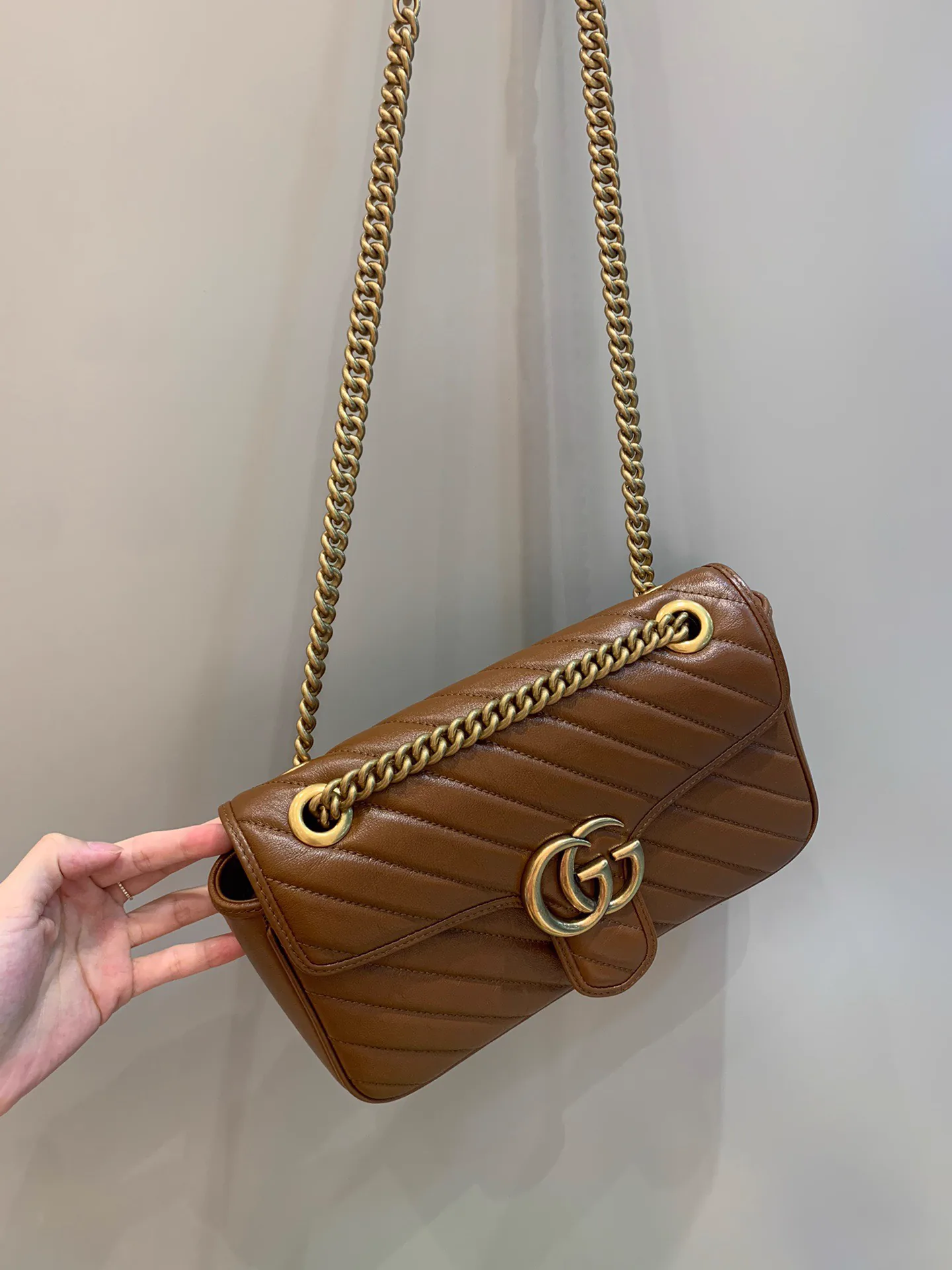 Reference image illustrating Replica Gucci Marmont Matelassé Shoulder Bag – Design, History & Styling Guide