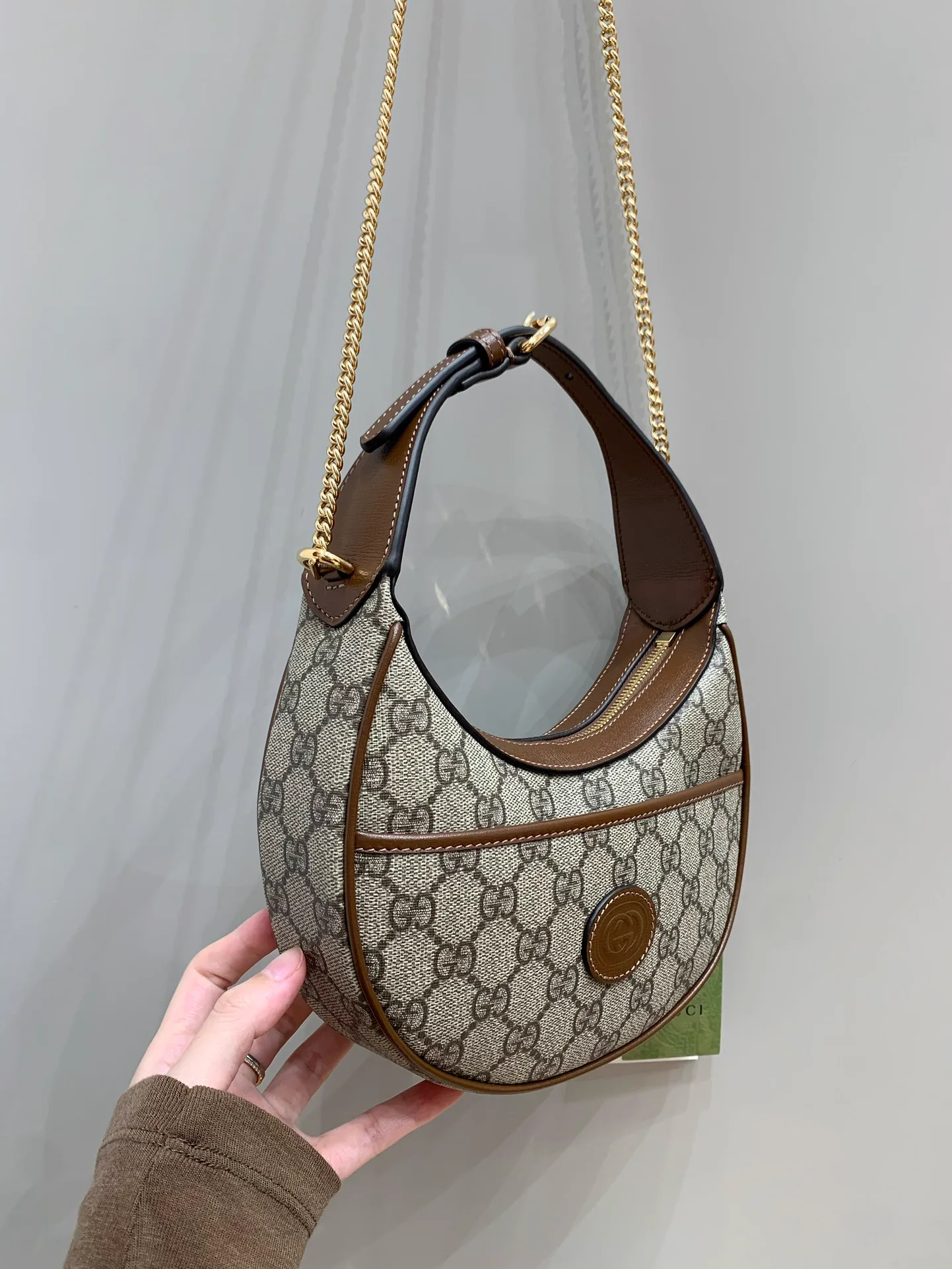 Reference image illustrating Replica Gucci Ophidia GG Supreme Shoulder Bag – Timeless Iconic Design