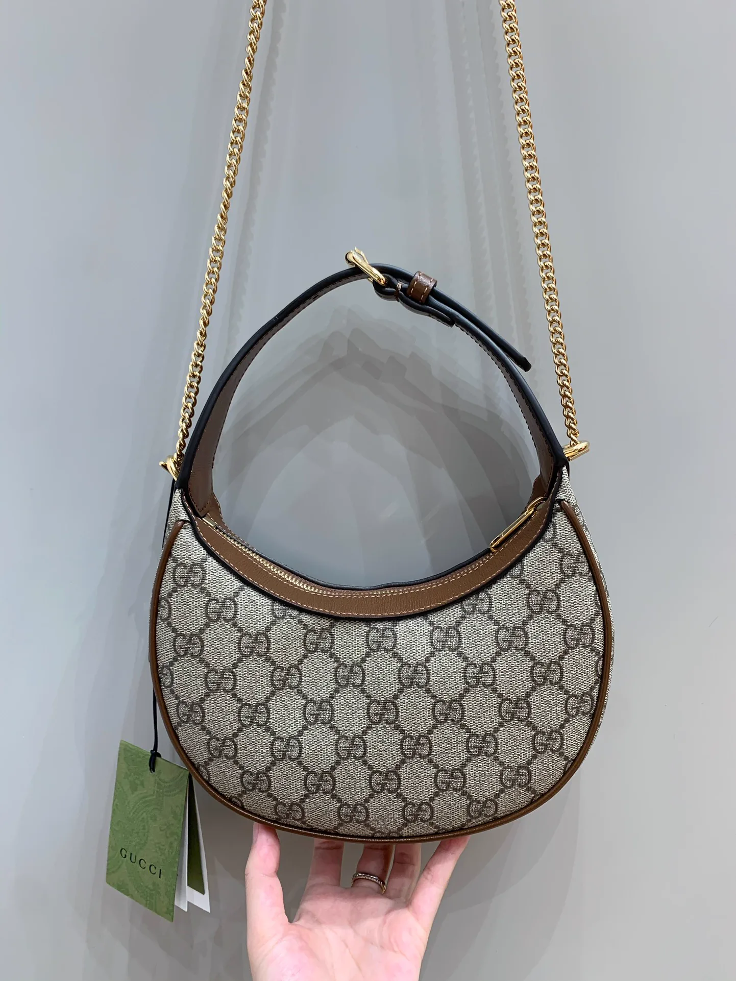 Reference image illustrating Replica Gucci Ophidia GG Supreme Shoulder Bag – Timeless Iconic Design