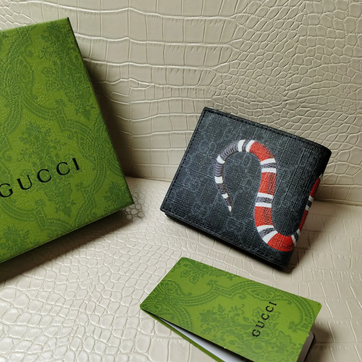 Reference image illustrating Replica Gucci King Snake Wallet – Detailed Design & Style Guide