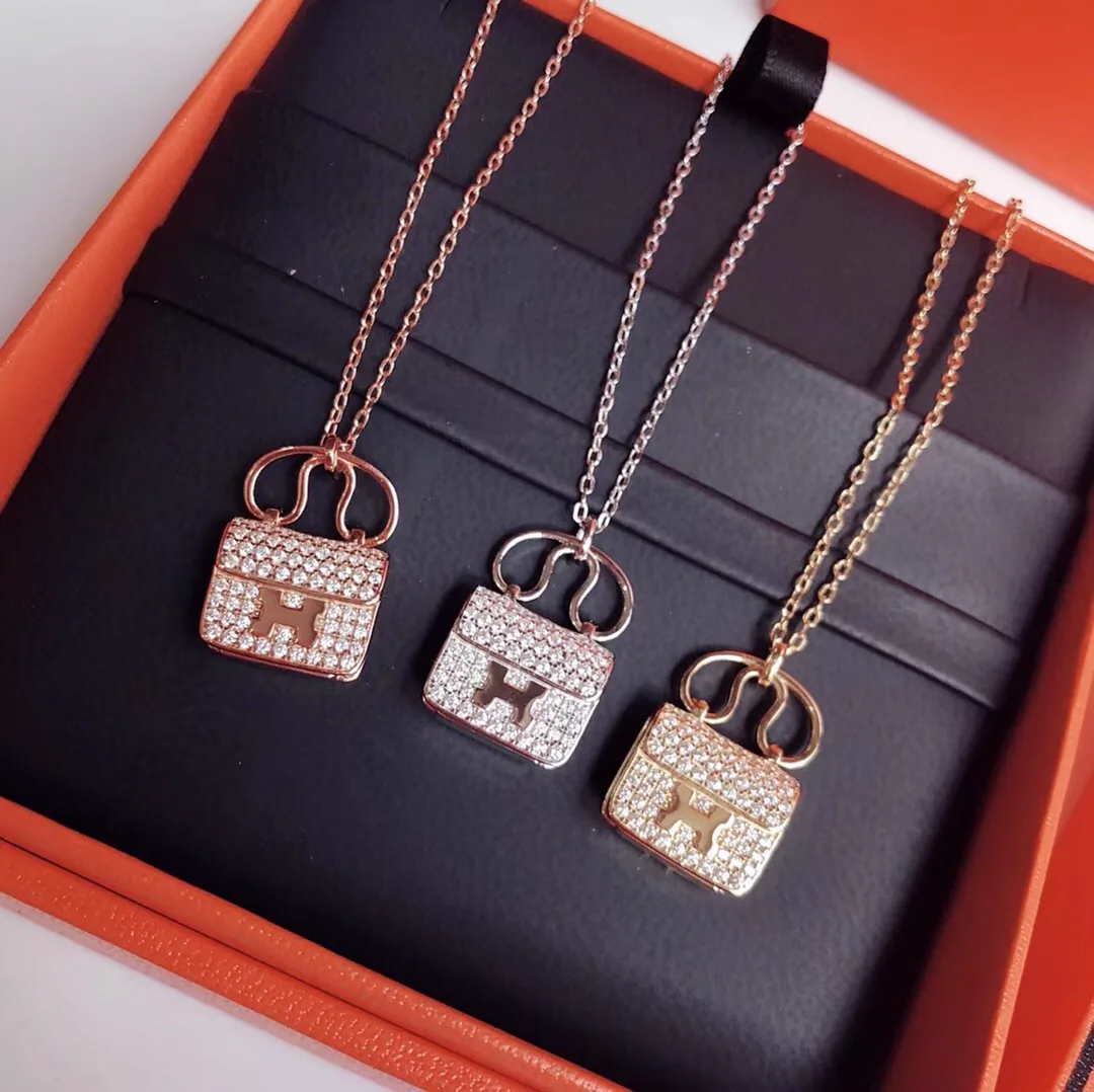 Reference image illustrating Replica Hermès Amulettes Constance Pendant – A Detailed Style Guide