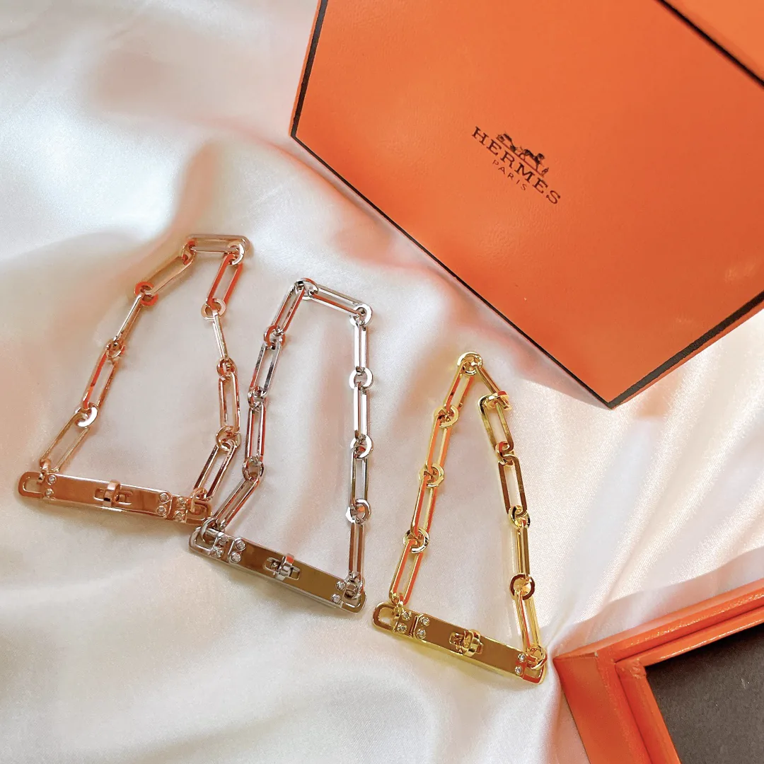 Replica Hermès Kelly Bracelet: Design, History, and Styling Guide thumbnail