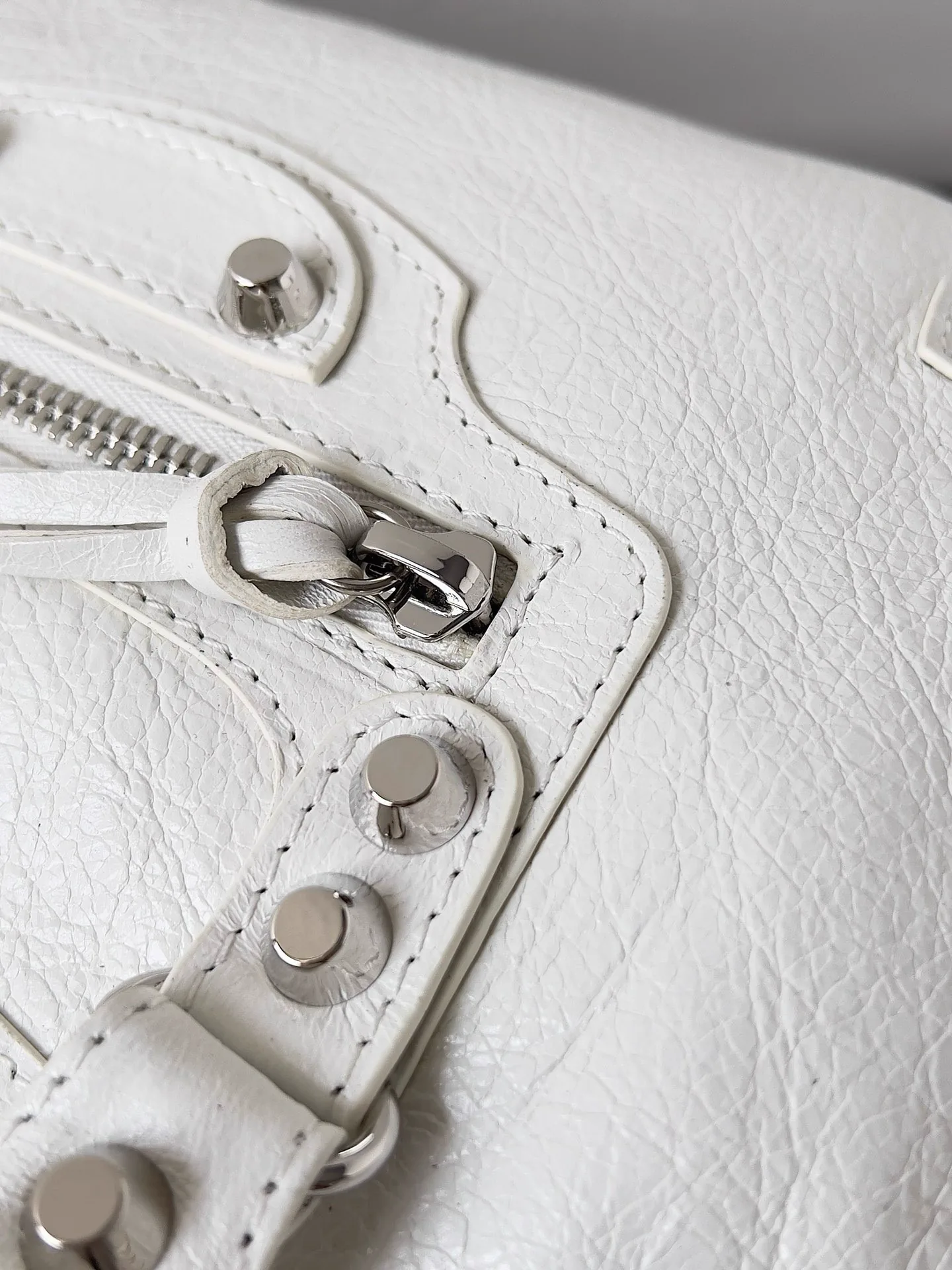 Replica Balenciaga Le City Small Bag in White Arena Lambskin: A Style Icon Reimagined thumbnail
