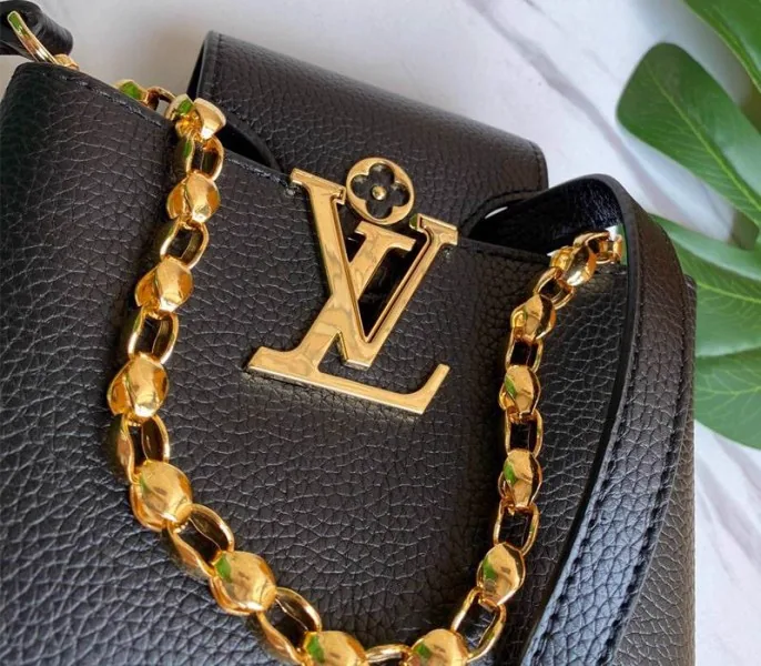 Reference image illustrating Replica Louis Vuitton Capucines Mini Chain Bag in Black – Design, History & Styling Guide