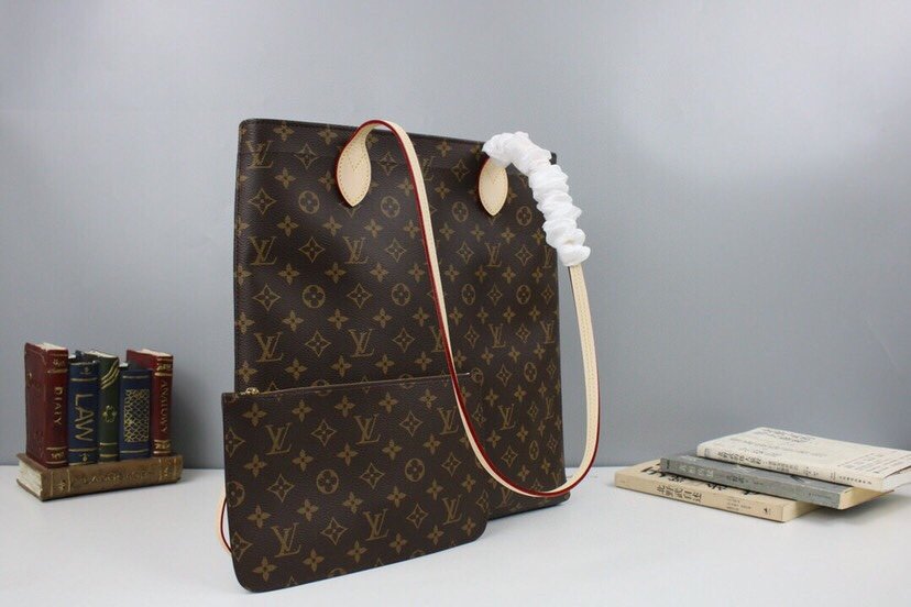 Reference image illustrating Replica Louis Vuitton Carry It Tote Bag – Design, History & Styling Guide