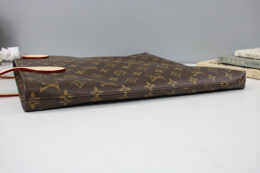 Reference image illustrating Replica Louis Vuitton Carry It Tote Bag – Design, History & Styling Guide