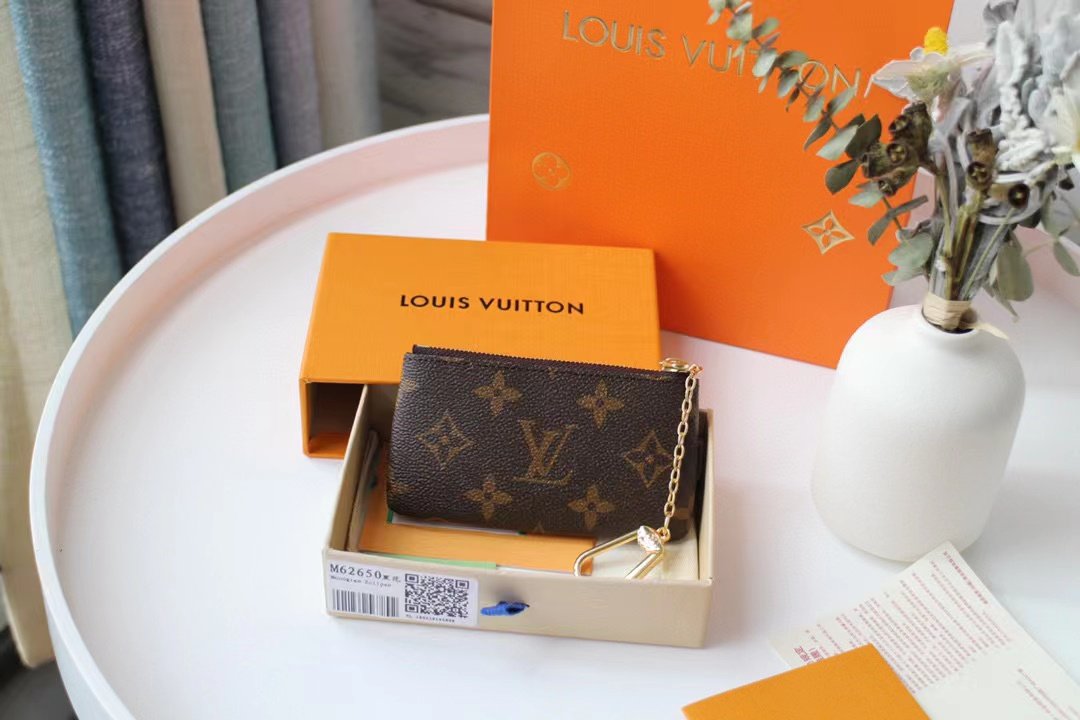 Replica Louis Vuitton Keychain Bag – Compact Crossbody Inspired by the LV Pochette Accessories thumbnail