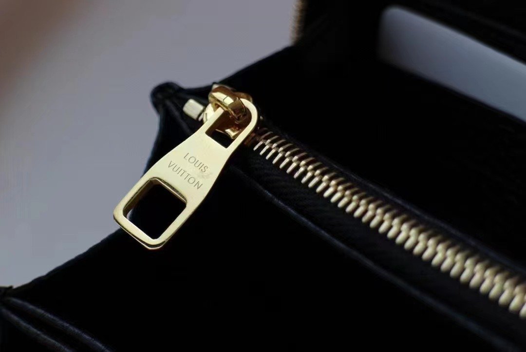 Reference image illustrating Replica Louis Vuitton Long Wallet – Iconic Monogram Canvas Bifold Design