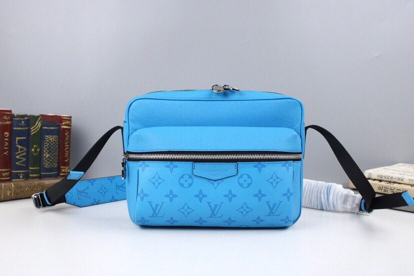 Replica Louis Vuitton Outdoor Handbag M30429 – A Detailed Style Guide thumbnail