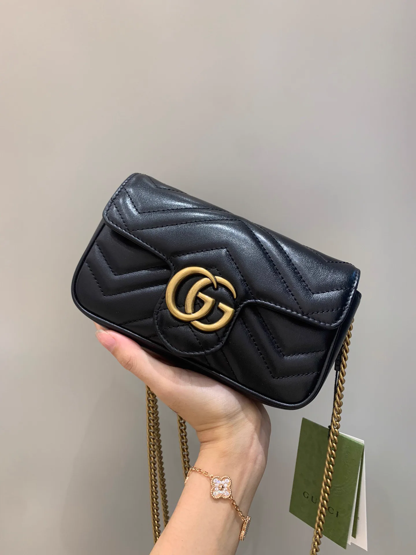 Replica Gucci Marmont Mini Shoulder Bag – Design, History & Styling Guide thumbnail