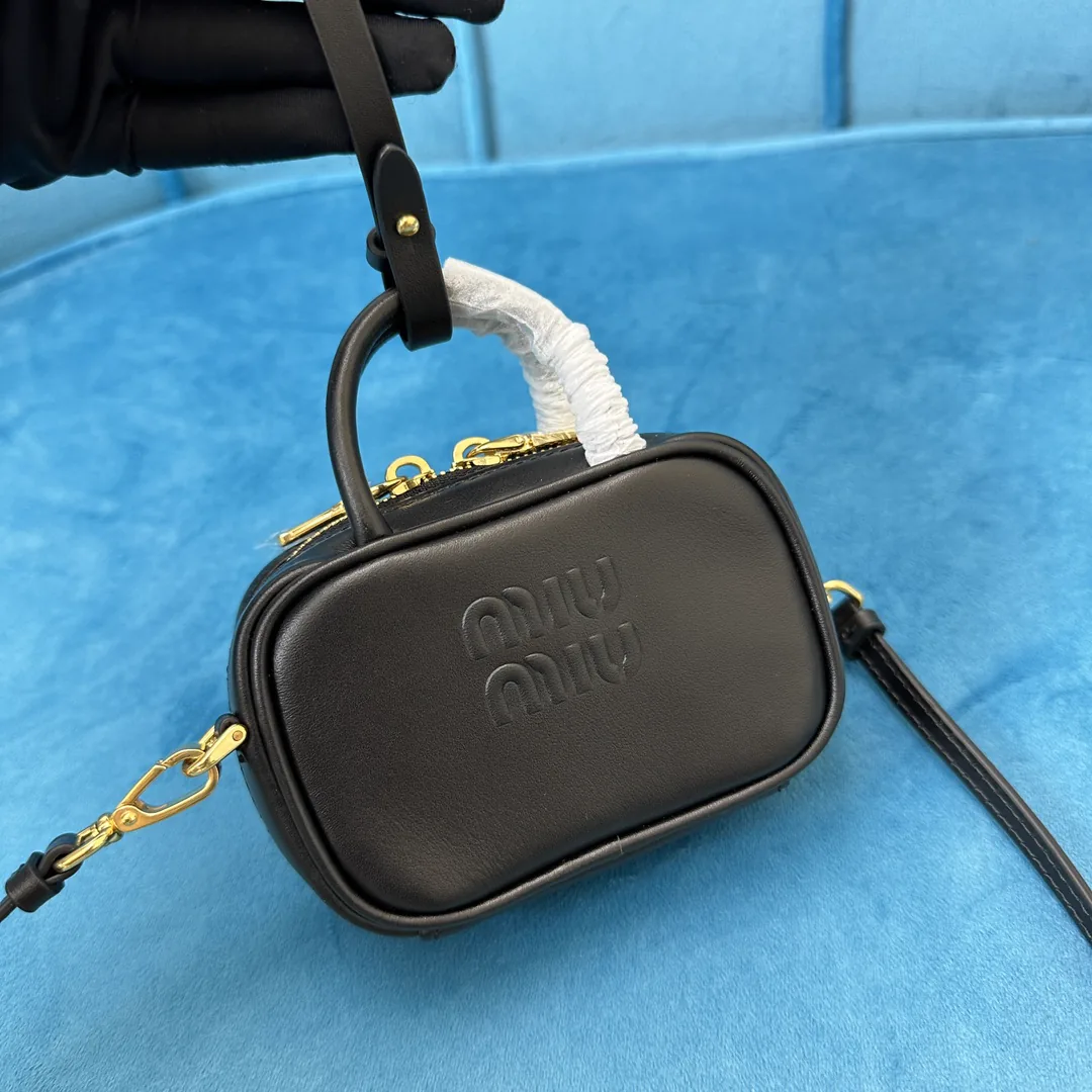 Reference image illustrating Replica Miu Miu Mini Clutch Shoulder Bag (Style 5NR020) – Detailed Guide