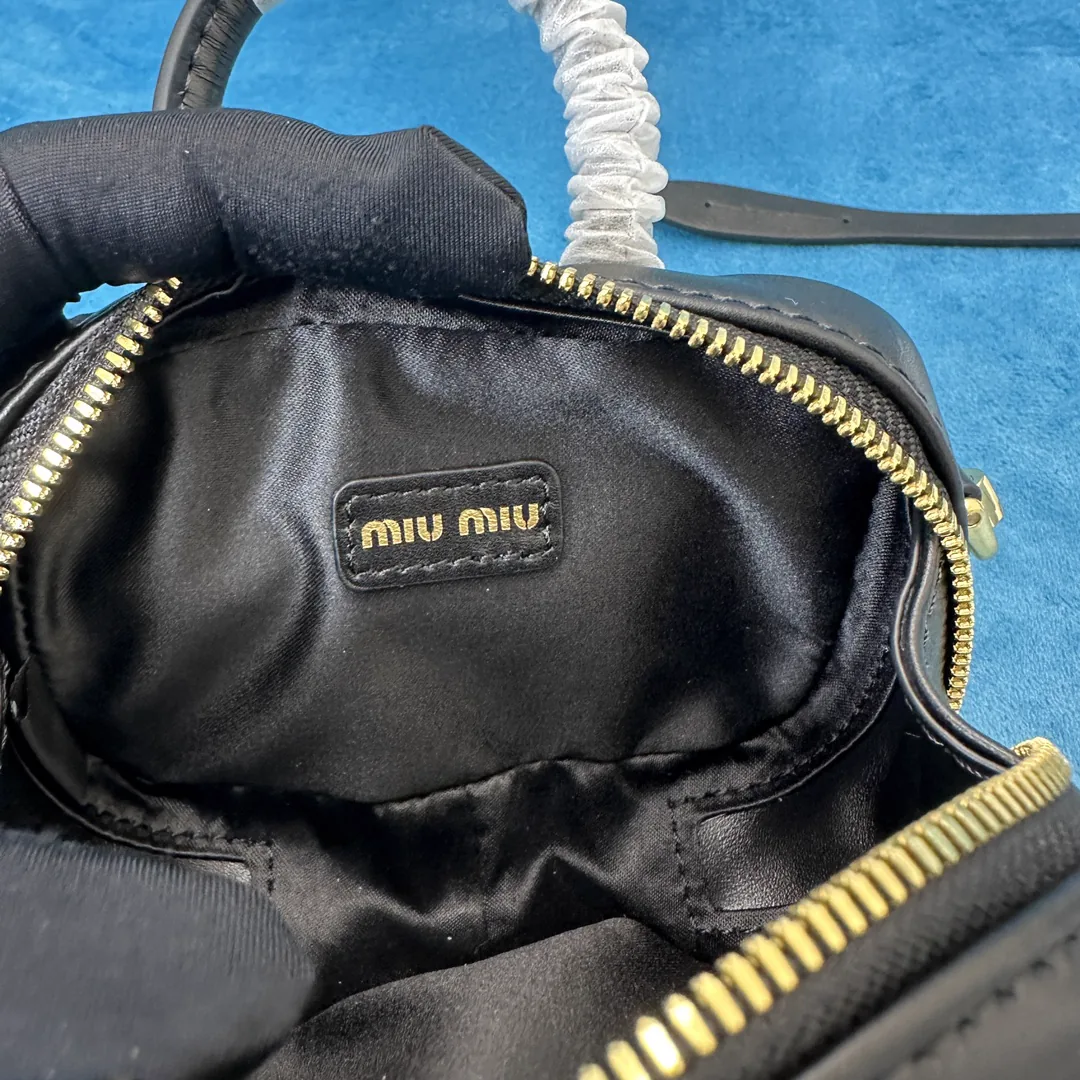 Reference image illustrating Replica Miu Miu Mini Clutch Shoulder Bag (Style 5NR020) – Detailed Guide