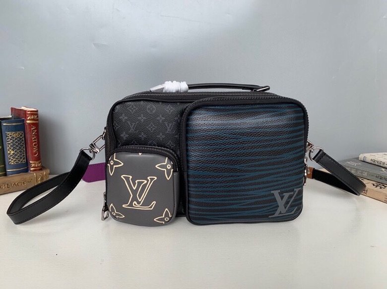 Replica Louis Vuitton Multi Pochette Accessoires: A Detailed Style Guide thumbnail