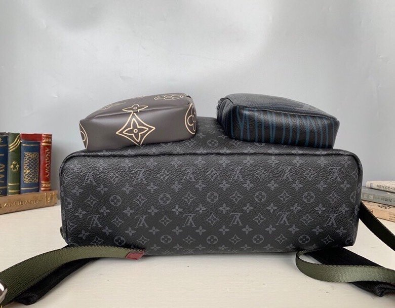Reference image illustrating Replica Louis Vuitton Multi Pochette Accessoires: A Detailed Style Guide