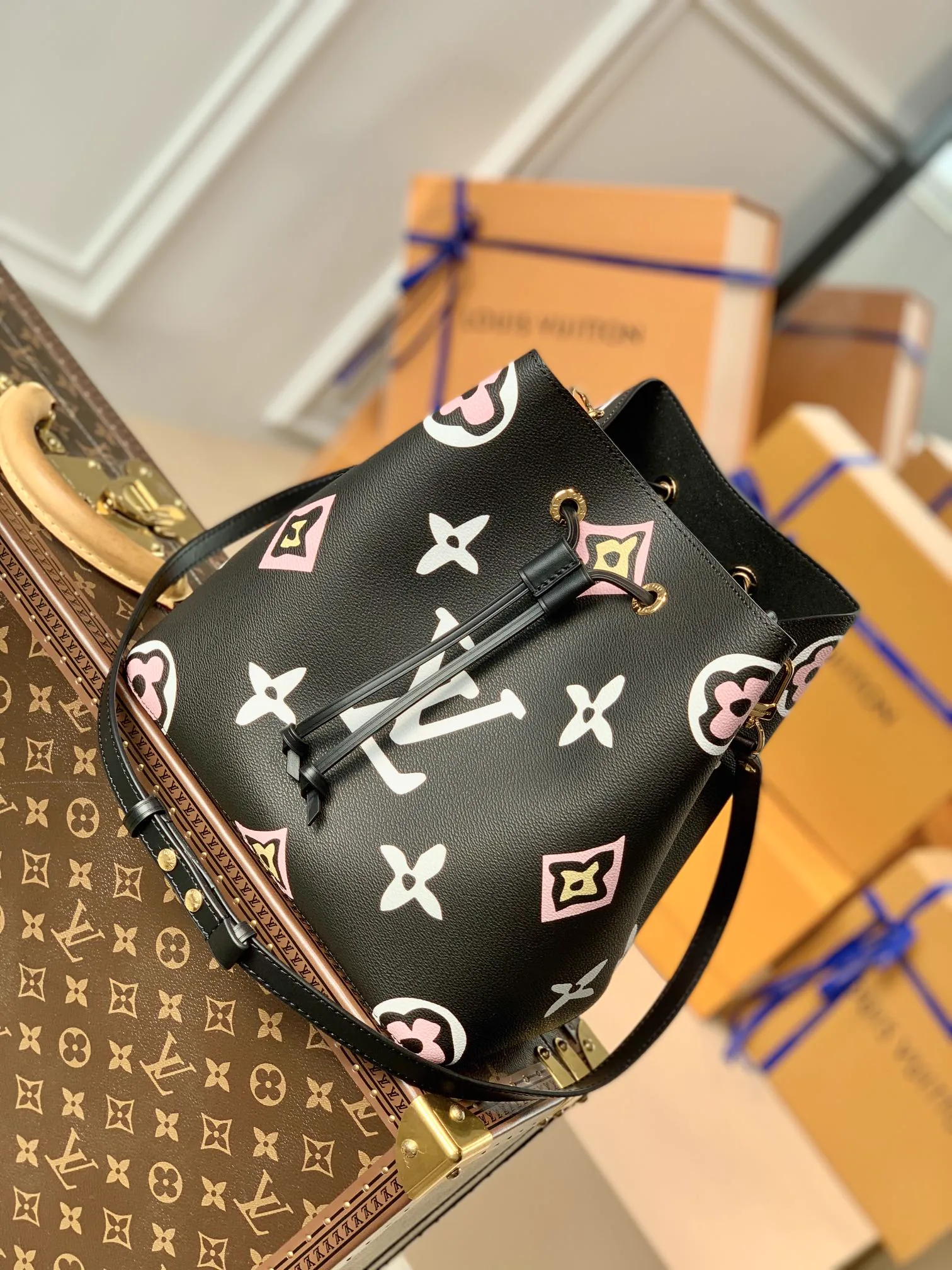 Replica Louis Vuitton NéoNoé MM Bucket Bag: A Detailed Style Guide thumbnail
