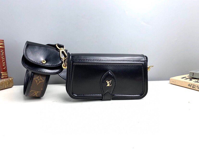 Replica OFFICIDR Clutch Bag: Design, Style & Cultural Context thumbnail