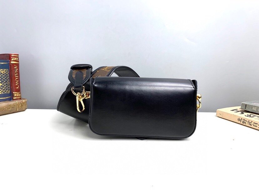 Reference image illustrating Replica OFFICIDR Clutch Bag: Design, Style & Cultural Context