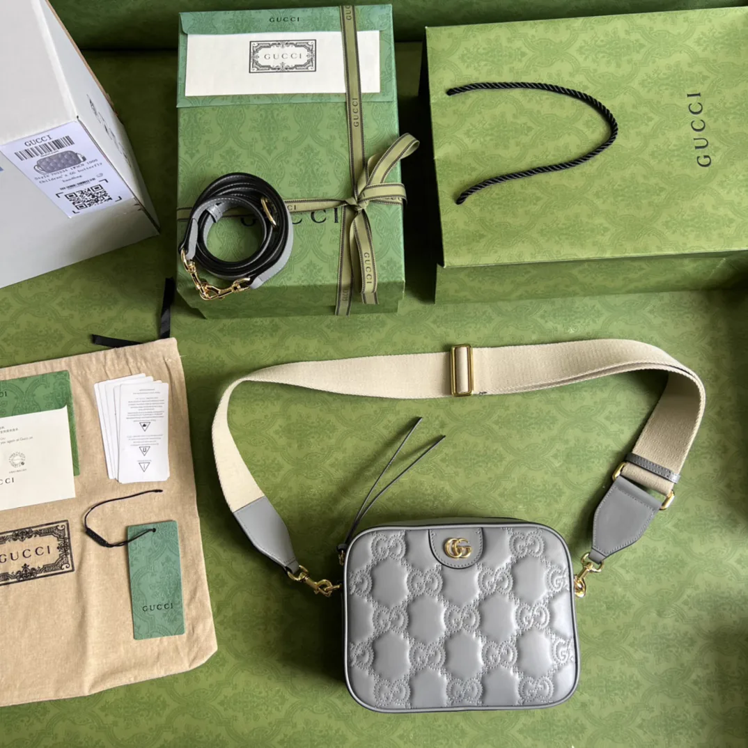 Reference image illustrating Replica Gucci Ophidia GG Supreme Crossbody Bag – Iconic Vintage-Inspired Design