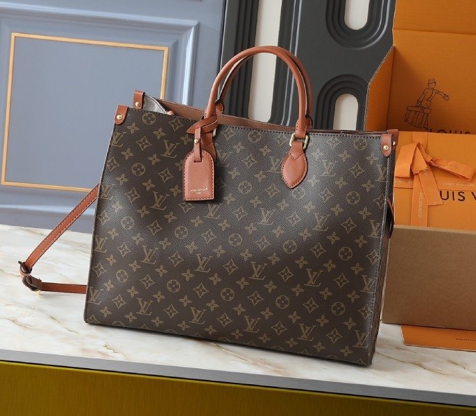 Replica Louis Vuitton OnTheGo GM Tote – Spacious Canvas Tote Inspired by LV’s Iconic Design thumbnail