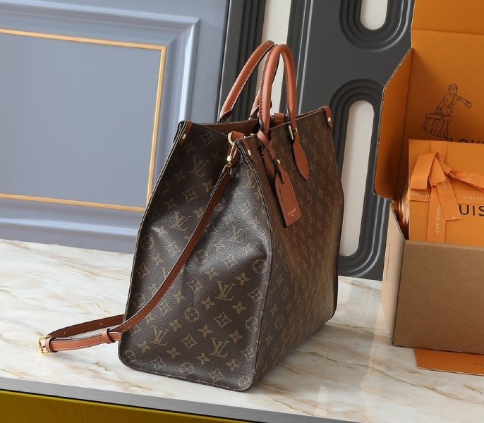 Reference image illustrating Replica Louis Vuitton OnTheGo GM Tote – Spacious Canvas Tote Inspired by LV’s Iconic Design