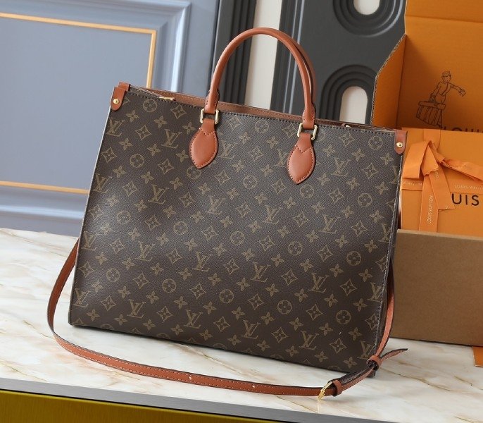 Reference image illustrating Replica Louis Vuitton OnTheGo GM Tote – Spacious Canvas Tote Inspired by LV’s Iconic Design