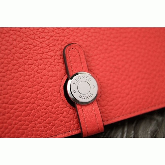 Reference image illustrating Replica Hermès Dogon Combine Wallet in Rose Lipstick – Design, History & Styling Guide