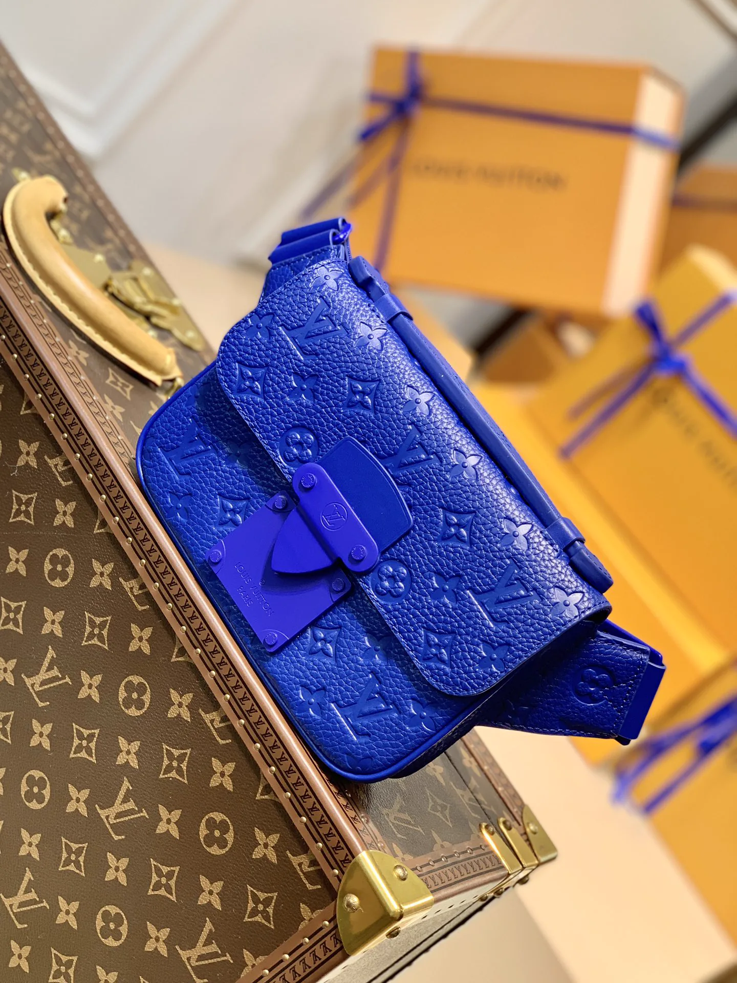 Replica S Lock Sling Bag – Inspired by Louis Vuitton’s Classic Messenger Silhouette thumbnail