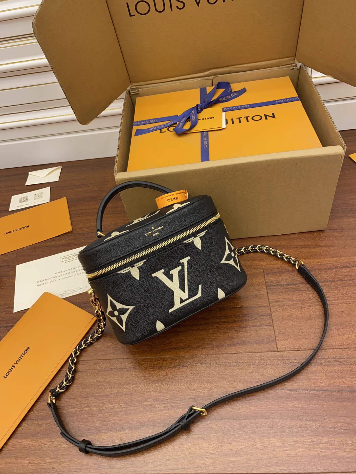 Replica Louis Vuitton Vanity PM Cosmetic Bag: A Detailed Style Guide thumbnail