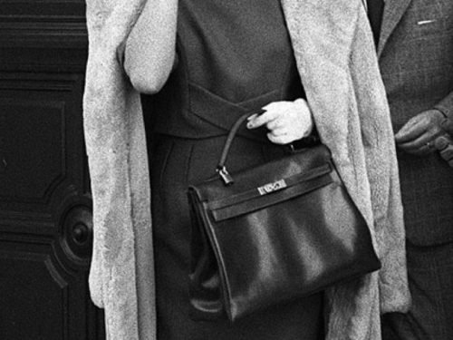 9 Celebrity Handbag Moments That Defined Fashion History thumbnail