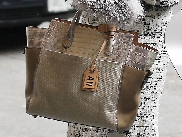 Reference image illustrating Anna Wintour’s Custom Reed Krakoff Atlantique Tote: A Rare Glimpse of the Vogue Editor’s Handbag Style