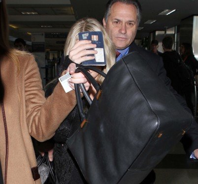 Ashley Olsen Uses The Row Day Luxe Tote as a Carry-On and Paparazzi Shield thumbnail