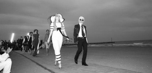 Chanel Cruise 2010 Collection: Venetian Boardwalk Glamour and Retro Resort Wear thumbnail